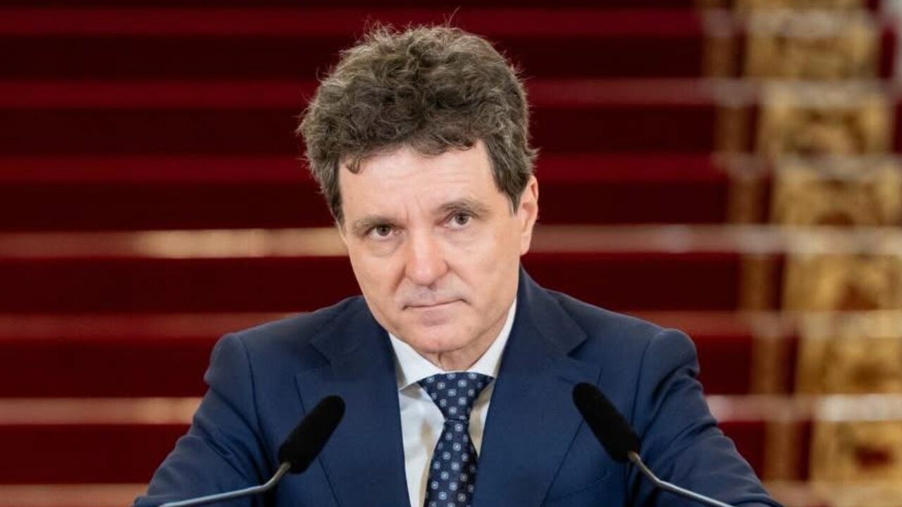 Legea Salarizării Blocată: Partidele Nu Ajung La Un Consens, Banii Europeni În Pericol Partidele politice din coaliția de guvernare nu au reușit să ajungă la un acord privind noua Lege a salarizării, deși și-au asumat public necesitatea adoptării acesteia până la sfârșitul anului 2026