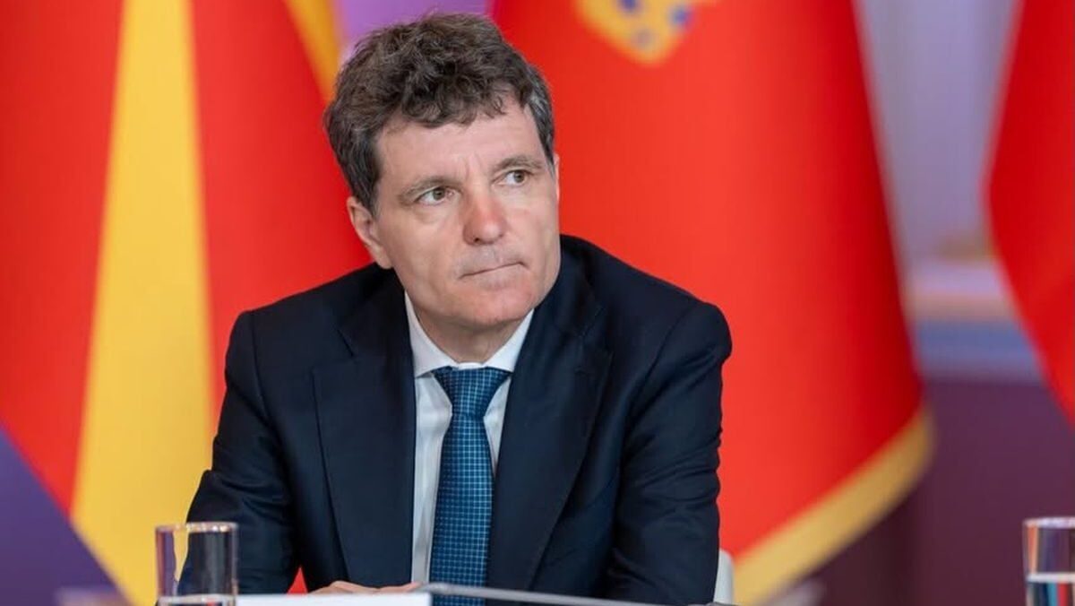 Blocaj politic, legea salarizării amânată, fonduri europene în pericol Președintele ROMÂNIEI, Nicușor Dan, a anunțat luni seară că discuțiile dintre PSD, PNL, USR și UDMR privind legea salarizării au eșuat, în ciuda medierii Administrației Prezidențiale și a eforturilor depuse în ultimele luni