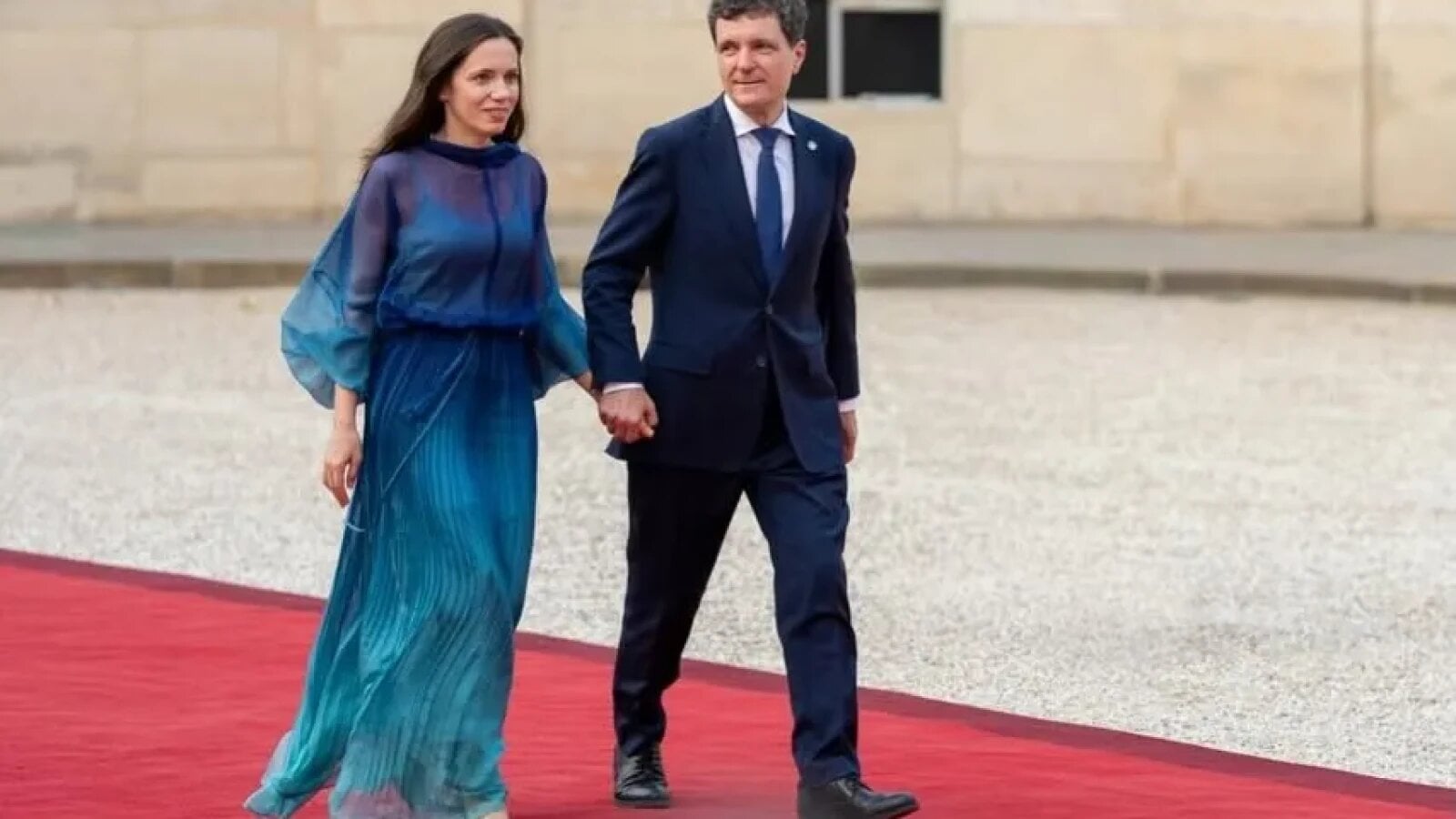 Nicușor Dan a publicat declarațiile de avere și de interese ale partenerei sale de viață, Mirabela Grădinaru, în contextul dezbaterilor politice privind modificarea Legii integrității