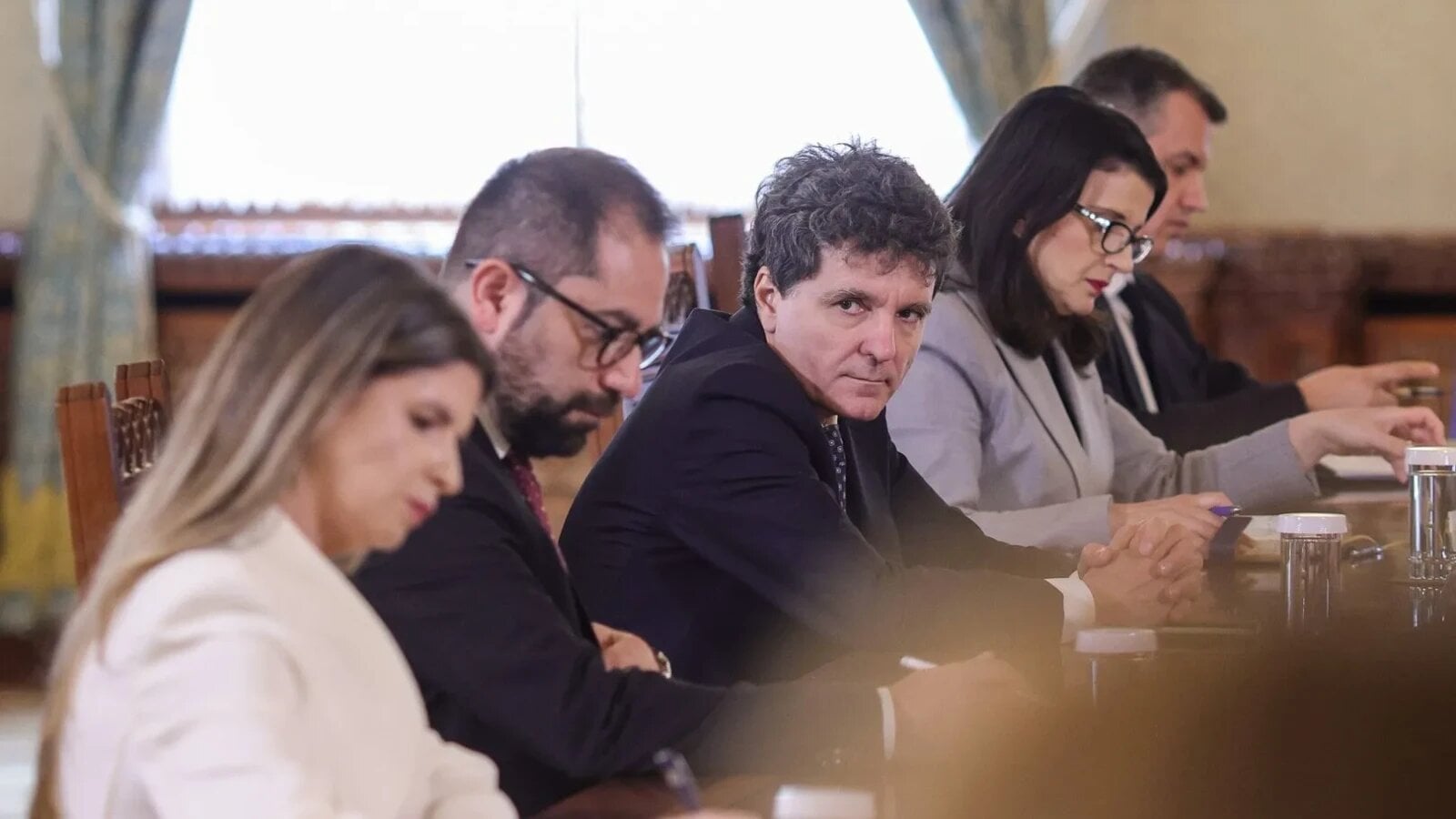 Europarlamentarul PNL Daniel Buda îi cere Președintelui Klaus Iohannis să desemneze săptămâna viitoare un nou prim-ministru, motivând nevoia urgentă a unui guvern cu puteri depline pentru continuarea reformelor economice