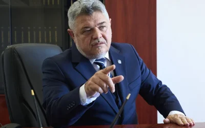 O dispută aprinsă a izbucnit în rândul formațiunilor politice suveraniste din Parlamentul României, după ce senatorul Paul Gheorghe a părăsit grupul PACE și s-a alăturat AUR