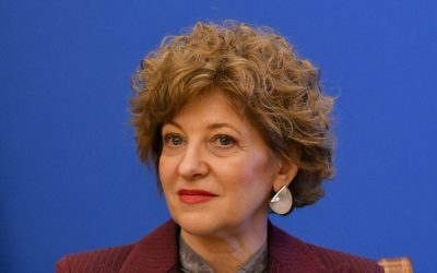 Vicepremierul demis Oana GHEORGHIU a reluat apelul lansat de Ilie BOLOJAN, solicitând românilor să contribuie la reducerea voluntară a consumului de energie electrică