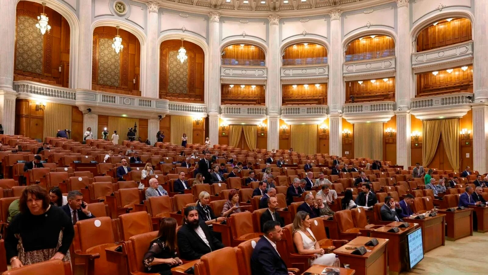 Zi importantă în Parlament: proiecte de lege cruciale pentru integritate, energie și biodiversitate intră la vot Parlamentul României are o agendă încărcată miercuri, cu dezbateri și voturi programate pentru mai multe acte normative cu impact major asupra societății