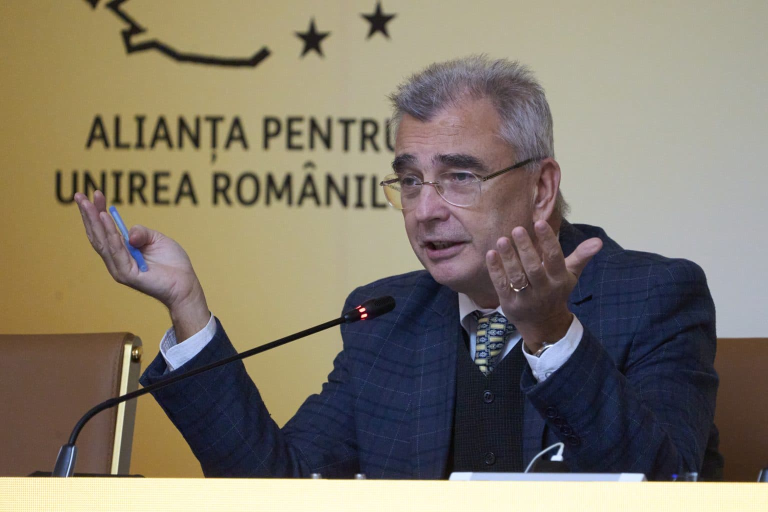 Lider AUR acuză risipă de bani publici la Ministerul Mediului Senatorul AUR, Petrișor Peiu, a ridicat recent o problemă spinoasă legată de modul în care sunt cheltuiți banii publici în cadrul Guvernului