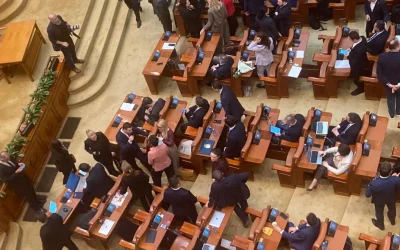 România se află la un pas de a rata o tranșă importantă de fonduri europene din PNRR, în valoare de peste 750 de milioane de euro, dacă Parlamentul nu va adopta proiectele legislative restante în această săptămână