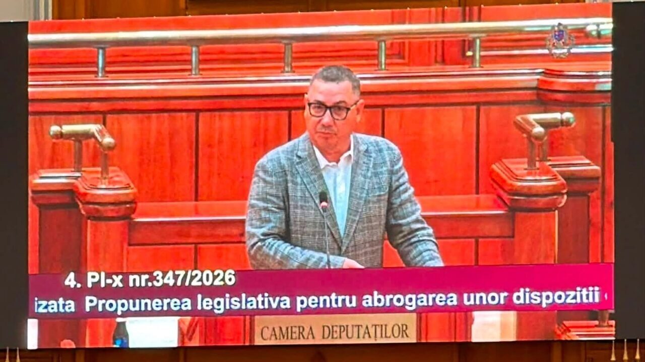 Critici virulente la adresa votului pentru consilierii locali Fostul premier Victor PONTA a criticat vehement modul în care Parlamentul a adoptat și ulterior a corectat o prevedere legală ce risca să genereze incompatibilități pentru mii de consilieri locali și județeni din România