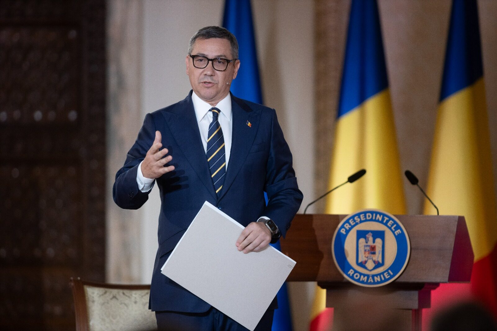 Ponta critică dur reacția guvernamentală la incidentul cu drona ucraineană Fostul premier Victor Ponta a reacționat vehement la incidentul în care o dronă ucraineană a traversat nestingherită spațiul aerian românesc și a explodat pe teritoriul Bulgariei