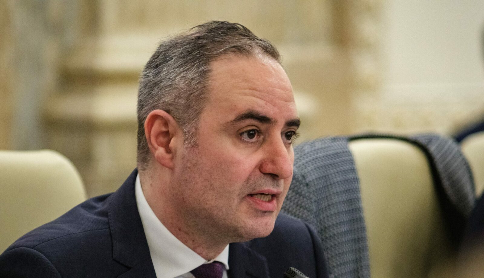 Ministrul interimar al Finanțelor, Alexandru Nazare, anticipează o redresare economică modestă pentru România, estimând o creștere de 2% pentru anul 2027