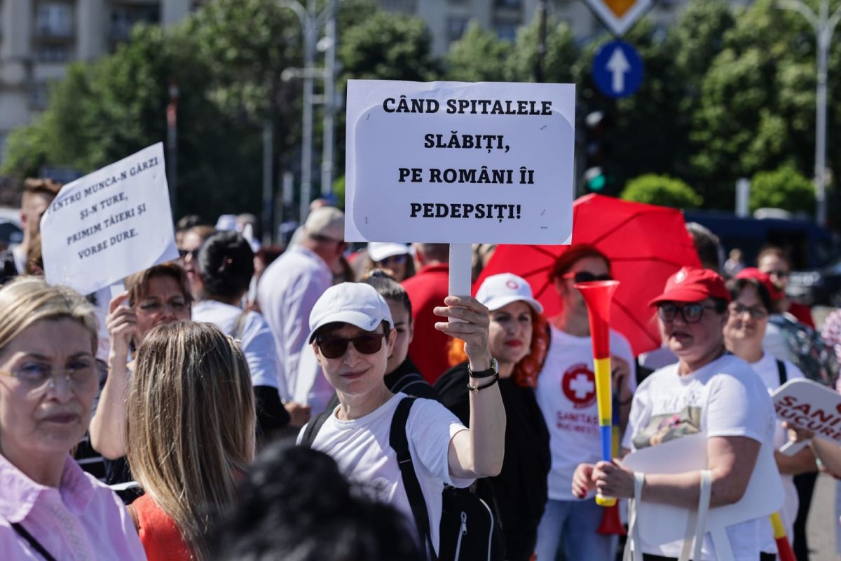 Parlamentul convocat în sesiune extraordinară pentru legi PNRR, legea salarizării bugetarilor în centrul controverselor Săptămâna viitoare, între 27 și 31 iulie, Parlamentul României va fi convocat într-o sesiune extraordinară pentru a vota ultimele șase legi necesare finalizării Planului Național de Redresare și Reziliență (PNRR)