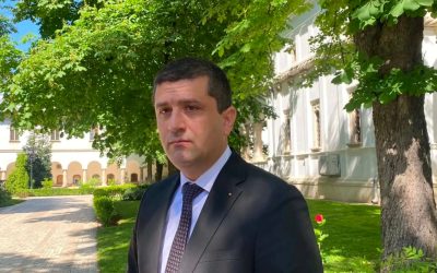 Ministrul Apărării Naționale, RADU MIRUȚĂ, a prezentat politica achizițiilor de armament prin mecanismul SAFE, subliniind că România nu achiziționează material militar de care nu are nevoie și că investițiile vizează susținerea industriei naționale