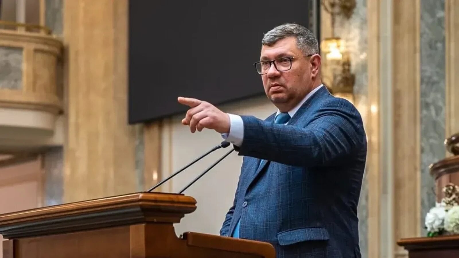 Senatorul ex-POT Robert Ghiță este acuzat de soția sa că ar fi agresat-o și dat-o afară din casă