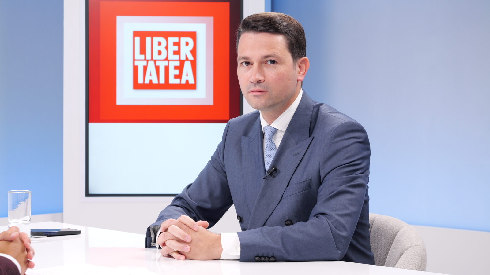 PNL respinge categoric scenariul unui guvern dominat de PSD, propunând în schimb un guvern minoritar PNL-USR-UDMR sau o soluție tehnocrată, în timp ce instabilitatea politică persistă, cu posibilitatea alegerilor anticipate