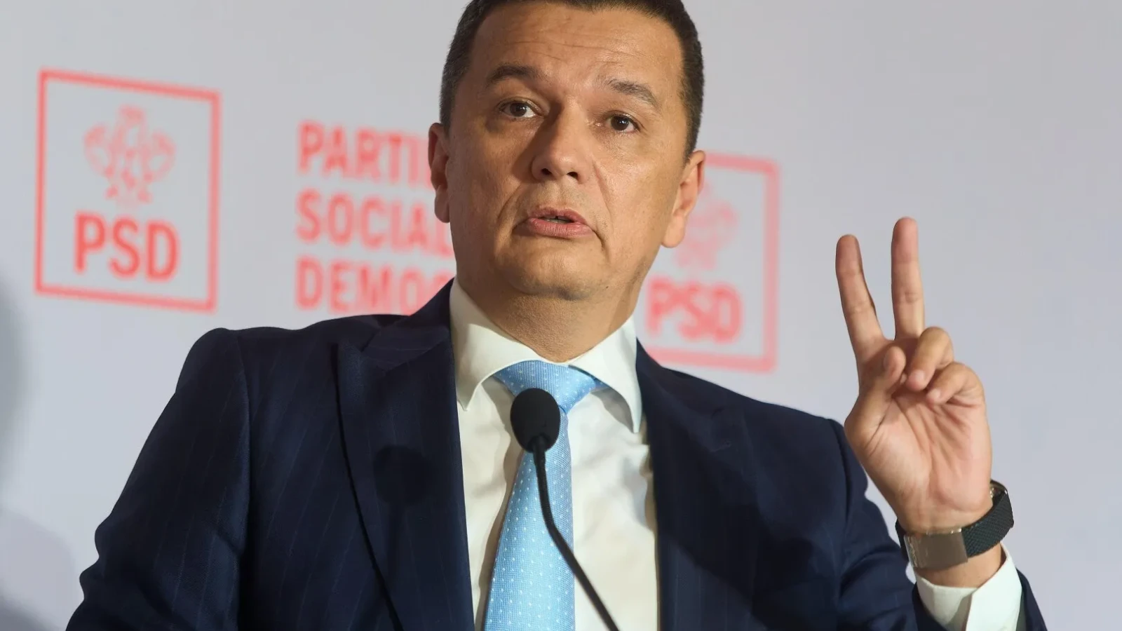 Președintele PSD, Sorin GRINDEANU, a afirmat că Parlamentul, prin voturile acordate, a contribuit decisiv la prevenirea pierderii a aproximativ 5,8 miliarde de euro din Planul Național de Redresare și Reziliență (PNRR)