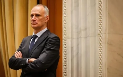 Liderul senatorilor USR, Sorin Șipoș, a atras atenția sâmbătă asupra faptului că agenția de rating Moody’s a menținut perspectiva negativă pentru România, oferind astfel autorităților un răgaz pentru a „pune țara în ordine”