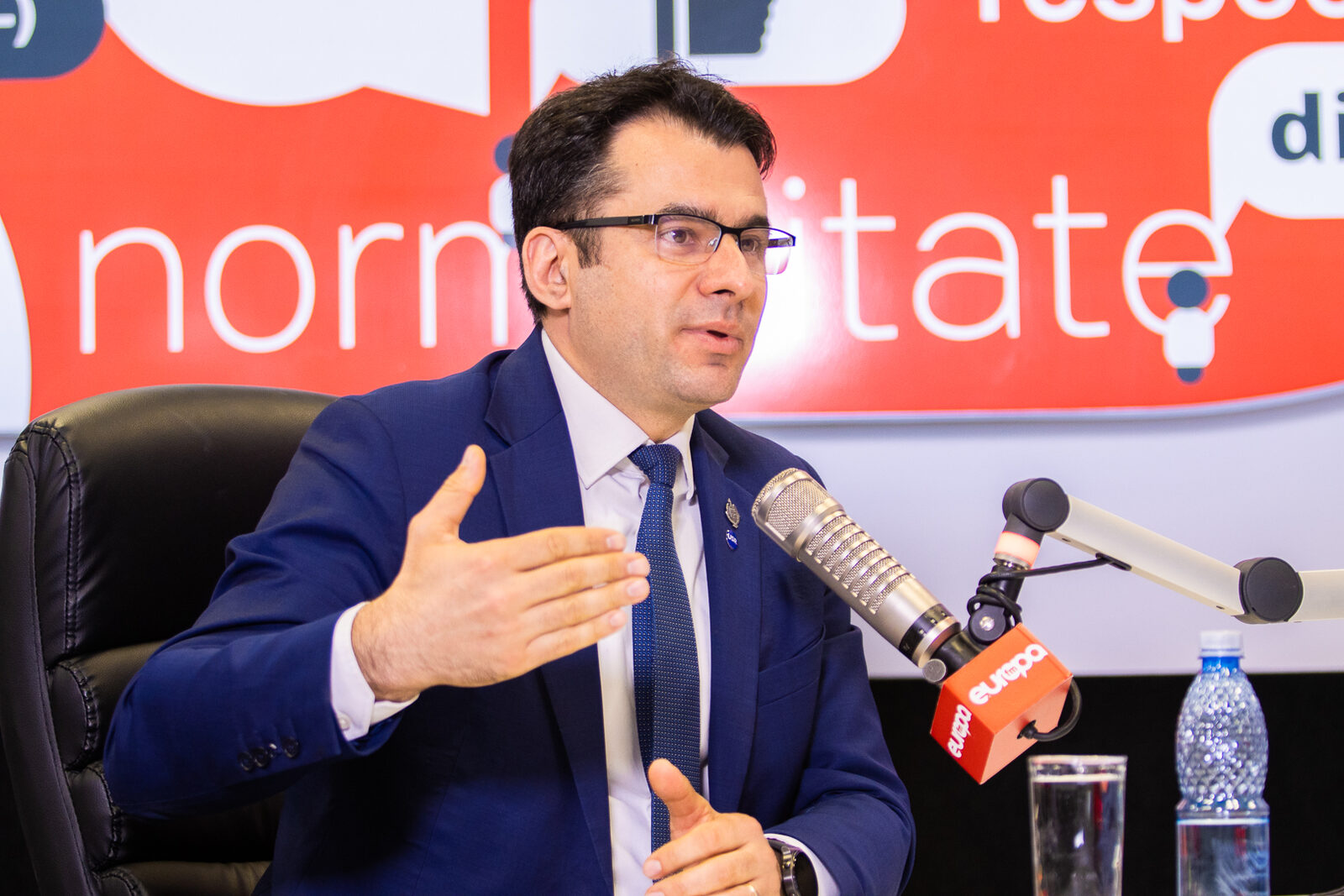 Legea ANI, criticată dur: inaplicabilă și neconstituțională Legea privind Agenția Națională de Integritate (ANI), modificată prin amendamentele PSD și AUR, este considerată „inaplicabilă” și riscă să fie declarată neconstituțională, a declarat senatorul Ștefan PĂLĂRIE, la RFI