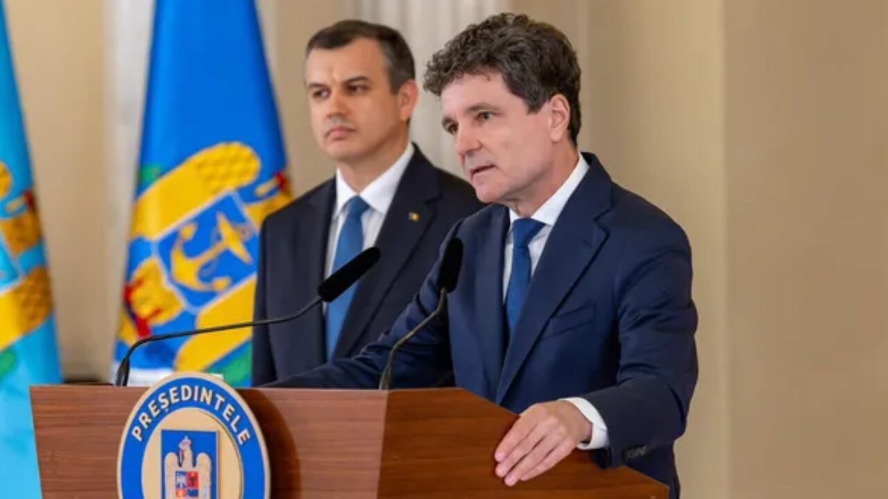 Criza politică, o problemă de flexibilitate Eugen Tomac, consilier onorific al președintelui Nicușor Dan, a declarat duminică faptul că un nou premier va fi desemnat imediat ce există garanția unei majorități parlamentare solide