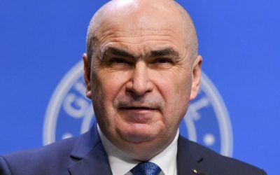 Premierul interimar ILIE BOLOJAN și-a exprimat miercuri seară îngrijorarea cu privire la potențiala retrogradare a ratingului de credit al României de către agenția de rating Fitch, invocând instabilitatea politică și retorica publică anti-reformă ca factori de risc