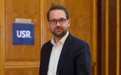 DOMINIC FRITZ CRITICĂ AMENDAMENTUL PSD LA LEGEA INTEGRITĂȚII: „E VĂDIT NECONSTITUȚIONAL”nnPrimarul Timișoarei și liderul USR, DOMINIC FRITZ, a criticat vehement amendamentul propus de PSD la legea integrității, afirmând că acesta ar schimba regulile jocului pentru situații deja soluționate definitiv și că nu poate produce efecte asupra unor fapte constatate anterior intrării în vigoare a noii legi