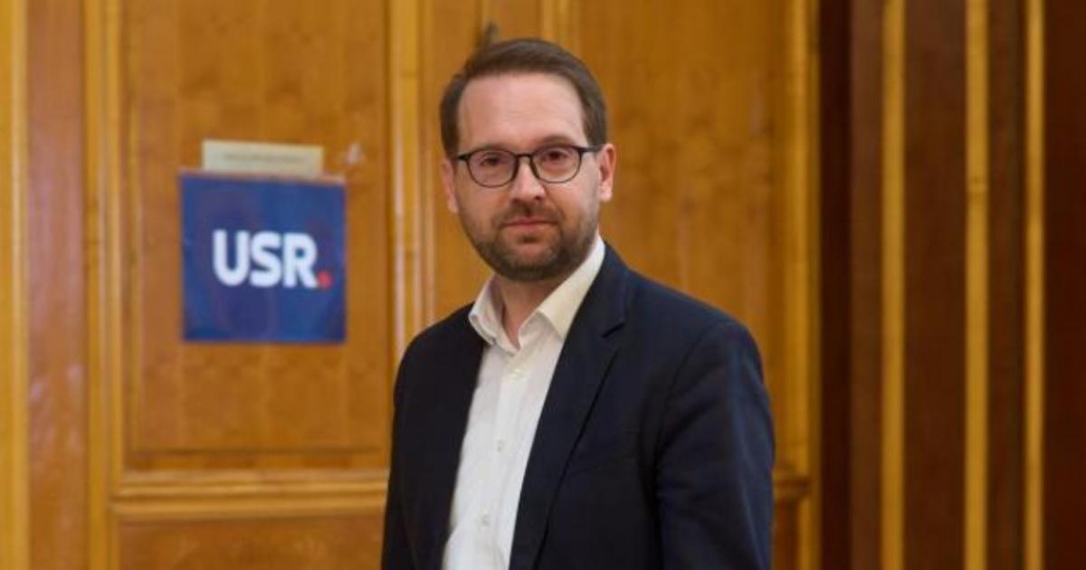 DOMINIC FRITZ CRITICĂ AMENDAMENTUL PSD LA LEGEA INTEGRITĂȚII: „E VĂDIT NECONSTITUȚIONAL”nnPrimarul Timișoarei și liderul USR, DOMINIC FRITZ, a criticat vehement amendamentul propus de PSD la legea integrității, afirmând că acesta ar schimba regulile jocului pentru situații deja soluționate definitiv și că nu poate produce efecte asupra unor fapte constatate anterior intrării în vigoare a noii legi