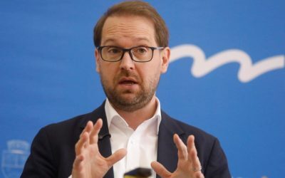 Legea Salarizării, o miză importantă, dar nu apocalipsa, consideră Dominic Fritz Președintele USR, DOMINIC FRITZ, a declarat că legea salarizării este o măsură importantă și necesară pentru România, dar în cazul în care nu se va ajunge la un consens politic pentru un proiect „bun”, situația nu va reprezenta un capăt de țară