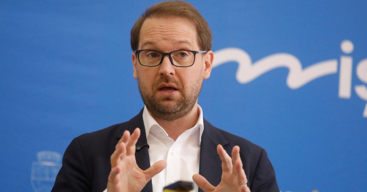 Legea Salarizării, o miză importantă, dar nu apocalipsa, consideră Dominic Fritz Președintele USR, DOMINIC FRITZ, a declarat că legea salarizării este o măsură importantă și necesară pentru România, dar în cazul în care nu se va ajunge la un consens politic pentru un proiect „bun”, situația nu va reprezenta un capăt de țară