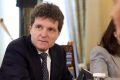 Încercare finală pentru Legea salarizării unitare Președintele Nicușor Dan a convocat pentru marți, ora 16:00, o întâlnire crucială la care vor participa liderii celor mai importante partide politice din România: Sorin Grindeanu (PSD), Ilie Bolojan (PNL), Dominic Fritz (USR) și Kelemen Hunor (UDMR)