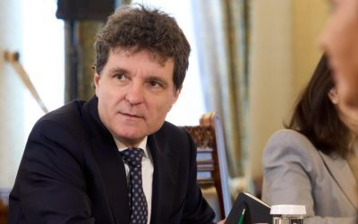 Încercare finală pentru Legea salarizării unitare Președintele Nicușor Dan a convocat pentru marți, ora 16:00, o întâlnire crucială la care vor participa liderii celor mai importante partide politice din România: Sorin Grindeanu (PSD), Ilie Bolojan (PNL), Dominic Fritz (USR) și Kelemen Hunor (UDMR)