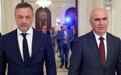 Fitch menține ratingul României la „BBB-„, cu perspectivă negativă Agenția de rating Fitch a confirmat vineri seara decizia de a menține ratingul suveran al României la nivelul „BBB-„, cu perspectivă negativă