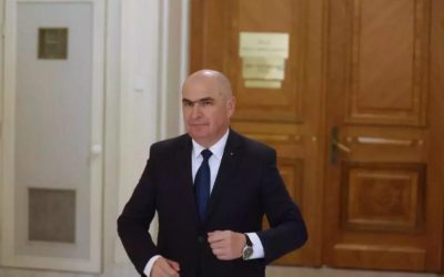 Întârziere majoră pentru legea salarizării bugetarilor Proiectul de lege privind salarizarea personalului bugetar se confruntă cu un risc major de a nu fi adoptat în termenul prevăzut, Premierul interimar ILIE BOLOJAN avertizând asupra consecințelor negative
