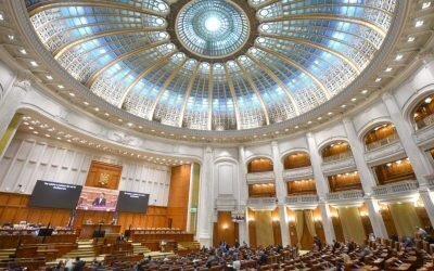 Legea Integrității, aprobată cu amendamentul Fritz, blochează noi fonduri europene Legea integrității, care include controversatul amendament „Fritz”, a primit undă verde în comisiile de specialitate ale Parlamentului, trecând pragul Comisiei de constituționalitate cu 8 voturi pentru și 2 împotrivă, și în Comisia juridică cu 20 de voturi pentru și 4 împotrivă