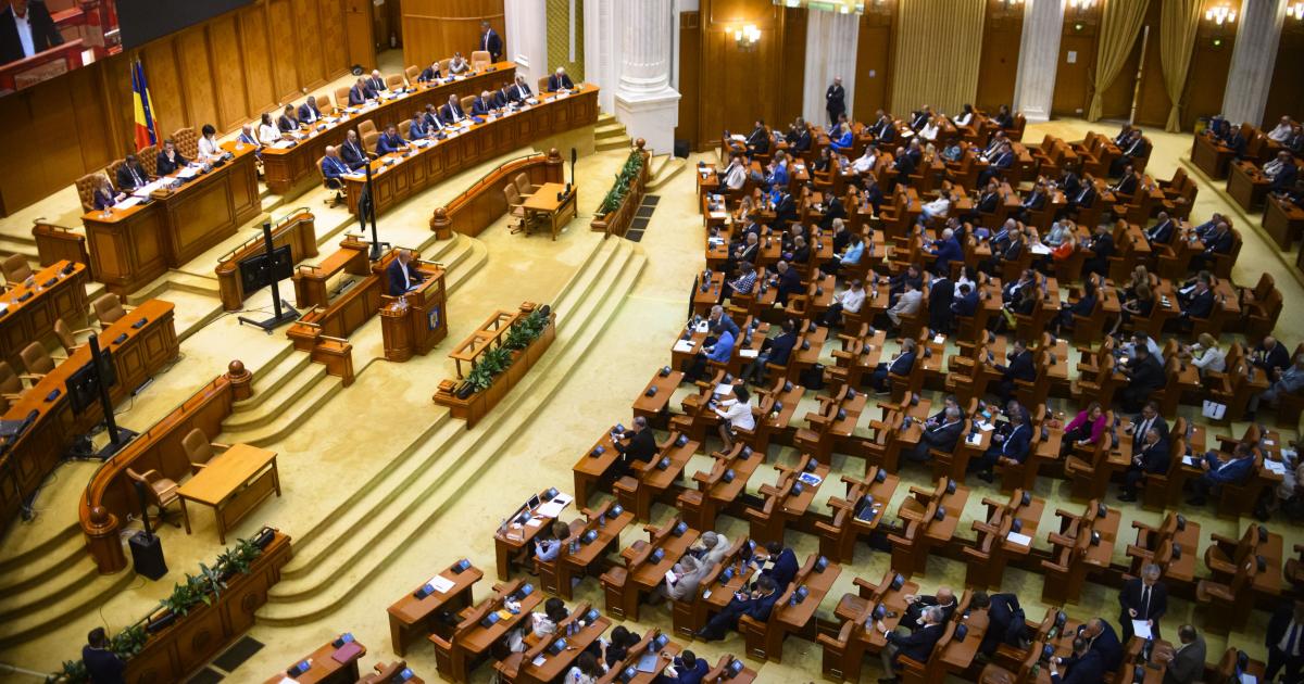 Parlamentul votează amnistia pentru mii de consilieri locali Camera Deputaților a adoptat, în plen, un amendament PSD care scutește de răspundere juridică mii de consilieri locali și județeni
