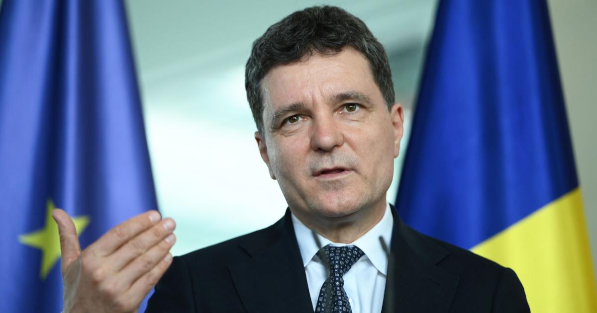 România riscă să piardă 770 de milioane de euro din Planul Național de Redresare și Reziliență (PNRR) după ce partidele politice din coaliția de guvernare nu au reușit să cadă de acord asupra reformei salarizării bugetare, un jalon esențial pentru accesarea fondurilor europene