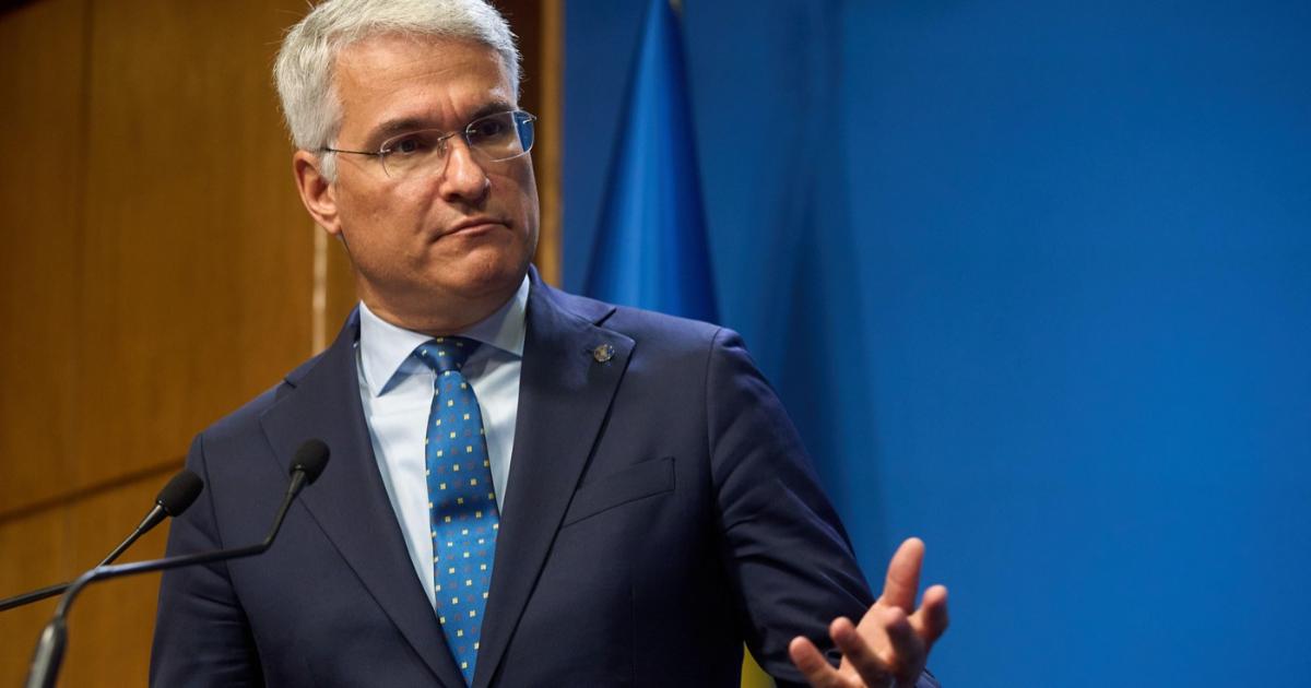 Pîslaru acuză PSD că a blocat reforma salarizării Negocierile pentru legea salarizării unitare au eșuat oficial, în ciuda eforturilor Guvernului și ale Administrației Prezidențiale, principalul vinovat fiind desemnat PSD