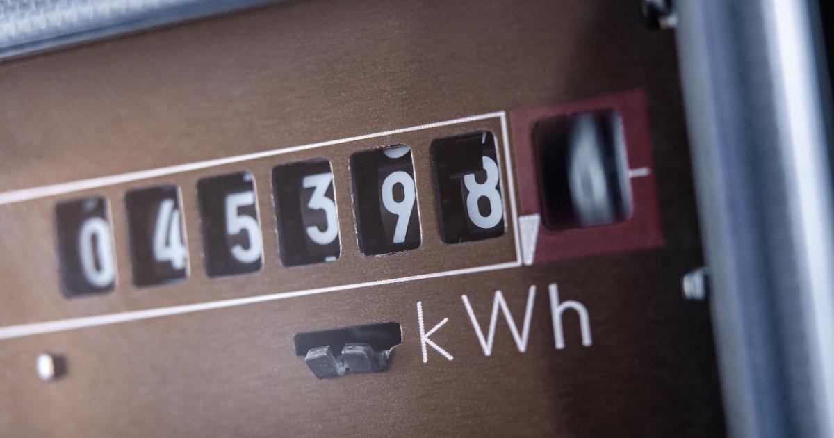 Fears of Blackouts Dismissed: Official Says Enough Power for Households Despite Regional Issues Secretarul de stat în Ministerul Energiei, CRISTIAN BUȘOI, a demontat luni temerile legate de posibile pene de curent electrice pe scară largă, afirmând că populația nu va rămâne fără electricitate, în ciuda problemelor din regiunea energetică, în special din Ungaria
