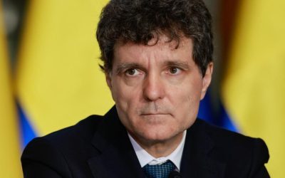 Dezbatere aprinsă pe tema închiderii centralelor pe cărbune: Nicușor Dan, apel la responsabilitate Președintele Nicușor Dan a intervenit marți seara în dezbaterea aprinsă privind legislația referitoare la decarbonizare și termenul limită pentru închiderea centralelor pe cărbune, solicitând o abordare responsabilă pentru a proteja interesele naționale