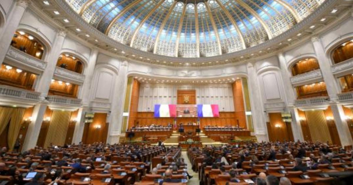 Camera Deputaților a adoptat miercuri, în plen, proiectul de lege privind decarbonizarea sectorului energetic, o decizie care ar putea avea consecințe semnificative asupra tranziției energetice a României și a finanțărilor europene