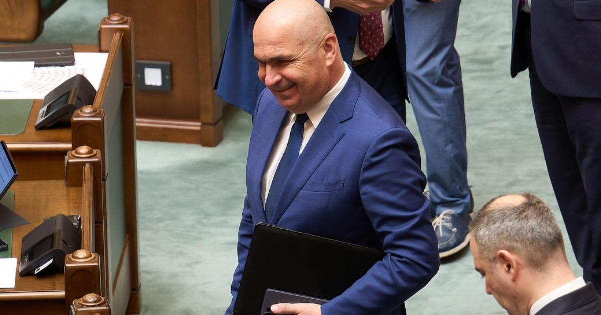 Premierul interimar ILIE BOLOJ AN a fost întrebat, joi după-amiază, dacă va publica declarația de avere a partenerei sale de viață, în contextul demersului similar al primarului general al Capitalei, Nicușor Dan