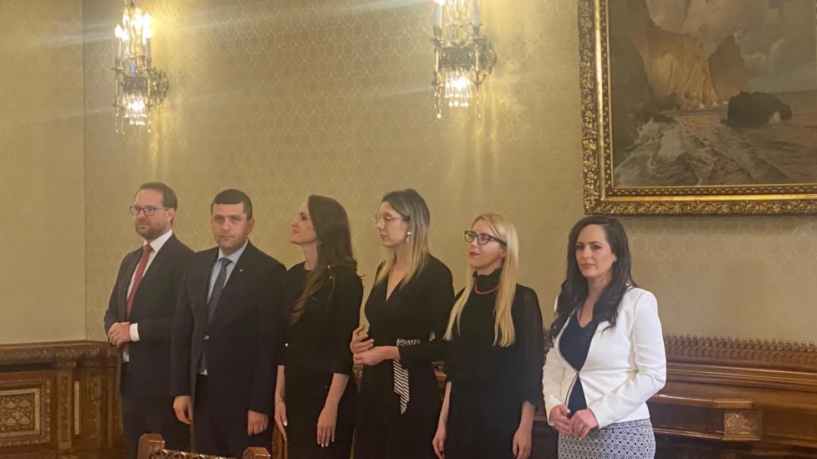 Radu Miruță, unul dintre liderii USR și fost vicepremier, a declarat că formațiunea sa ar susține o rotativă guvernamentală, însă cu o condiție esențială: Partidul Social Democrat (PSD) să nu preia mandatul în prima etapă