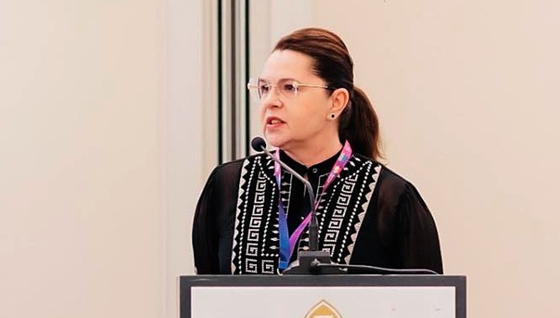 Adriana Săftoiu contestă decizia CCR privind numirea sa la șefia TVR Adriana Săftoiu, președinte-director general al Televiziunii Române, a contestat vehement modul în care Curtea Constituțională (CCR) a motivat o decizie care afectează direct mandatul său