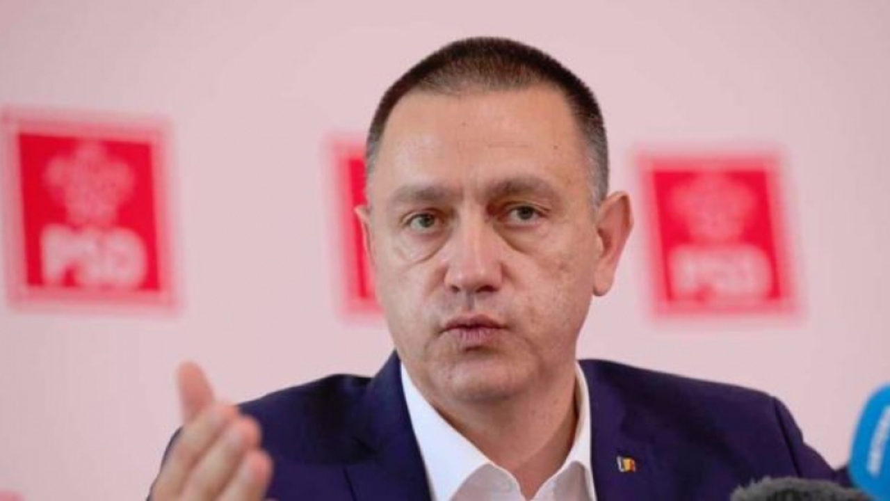 Mihai Fifor respinge categoric numirea lui Siegfried Mureșan ca premier Mihai Fifor, lider PSD, a lansat critici vehemente la adresa propunerii ca Siegfried Mureșan să preia funcția de prim-ministru, afirmând că nu ar vota niciodată ca țara să fie „dată pe tavă” unui individ pe care îl consideră a fi un produs al unui sistem politic ce servește interese străine