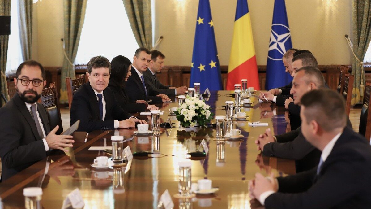 Președintele Nicușor Dan a convocat partidele parlamentare la Palatul Cotroceni joi, 17 septembrie 2026, pentru consultări în vederea desemnării noului candidat la funcția de prim-ministru