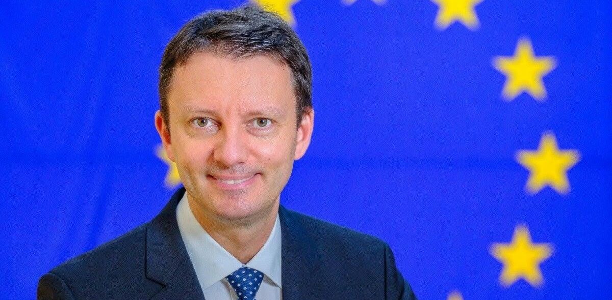 Premierul desemnat, SIEGFRIED MUREȘAN, a anunțat că va prezenta programul de guvernare la începutul săptămânii viitoare, subliniind intenția de a continua direcția începută de ILIE BOLOJAN