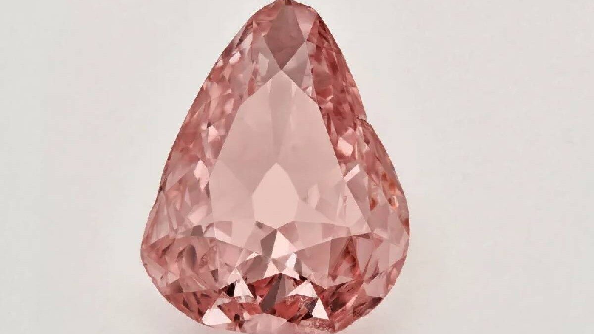 Un diamant roz legendar, furat acum un secol din Franța, va fi expus publicului pentru prima dată după o sută de ani