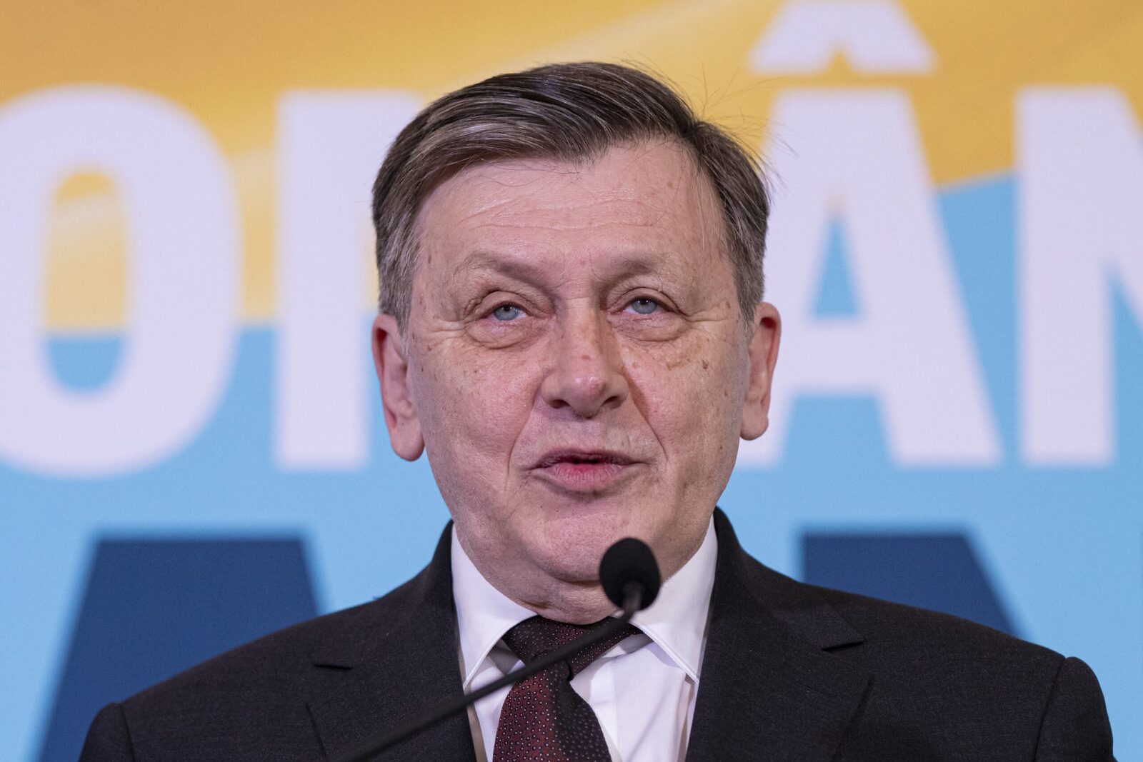 Crin Antonescu, fost lider al Partidului Național Liberal (PNL), a lansat un atac frontal la adresa conducerii actuale a partidului, vizându-l în mod special pe Sigfried Mureșan
