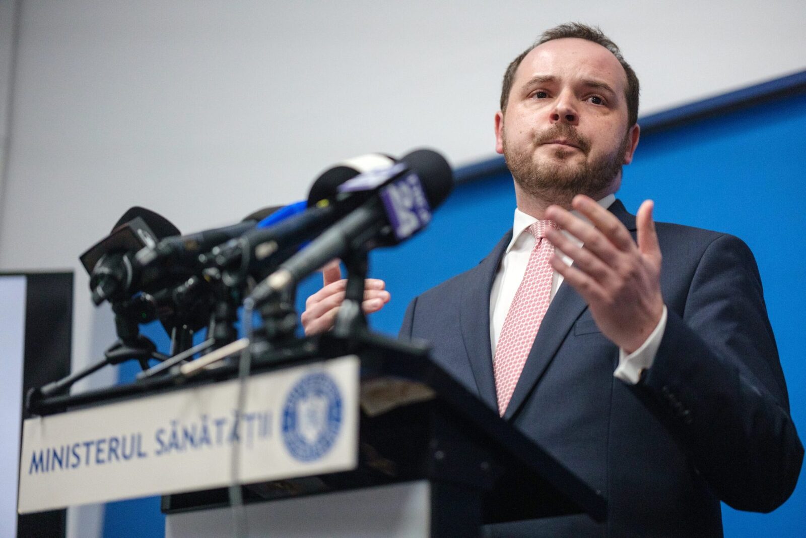 Disputele pe marginea controversatei legi a salarizării continuă pe scena politică, în ciuda faptului că jalonul stabilit pentru adoptarea acesteia a fost ratat