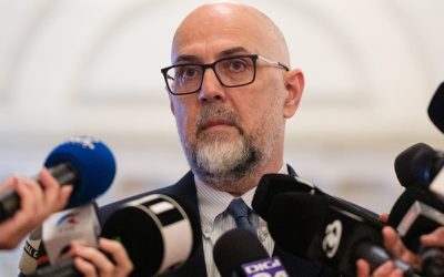 Kelemen Hunor avertizează asupra riscului alegerilor anticipate și critică ipoteza suspendării lui Nicușor Dan Liderul UDMR, Kelemen Hunor, a declarat, luni, la Parlament, că o nouă prăbușire guvernamentală ar apropia România de alegeri anticipate