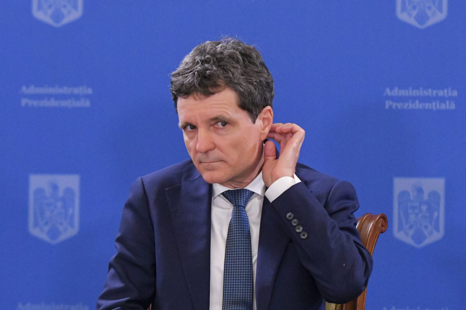 Consultările prezidențiale, amânate