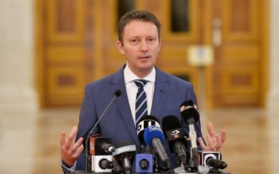 Premierul desemnat MUREȘAN depune Guvernul, dar recunoaște lipsa majorității Premierul desemnat Siegfried MUREȘAN a depus sâmbătă, 25 septembrie, la Parlament, programul de guvernare și lista miniștrilor propuși de PNL, USR și UDMR