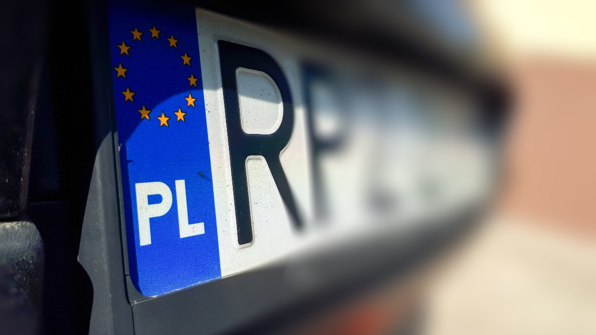 Despăgubiri masive după un accident mortal în Italia, provocat de o mașină neasigurată înmatriculată în Polonia Un șofer italian se confruntă cu o despăgubire de aproximativ 1,3 milioane de euro după ce a provocat un accident mortal în Italia, în timp ce conducea o mașină cu numere de înmatriculare poloneze care nu deținea asigurarea obligatorie