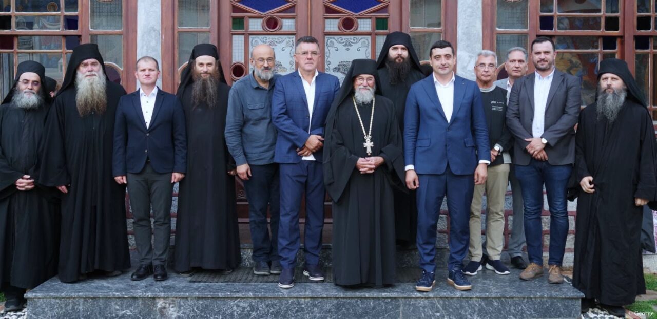 Liderii AUR, în frunte cu George Simion și alți oficiali ai partidului, și-au dedicat o perioadă recentă unui sejur la Muntele Athos